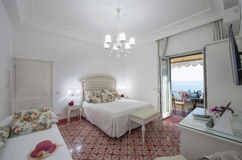 Standard Triple Room with Balcony and Sea View image 1