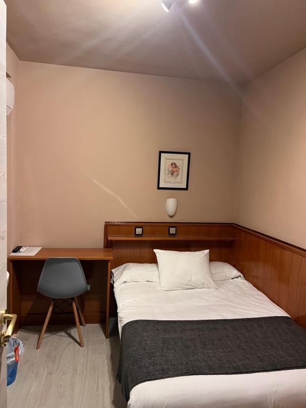 Single Room image 3