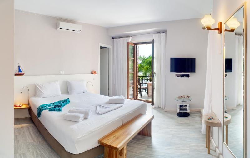 Suite with Sea View image 1