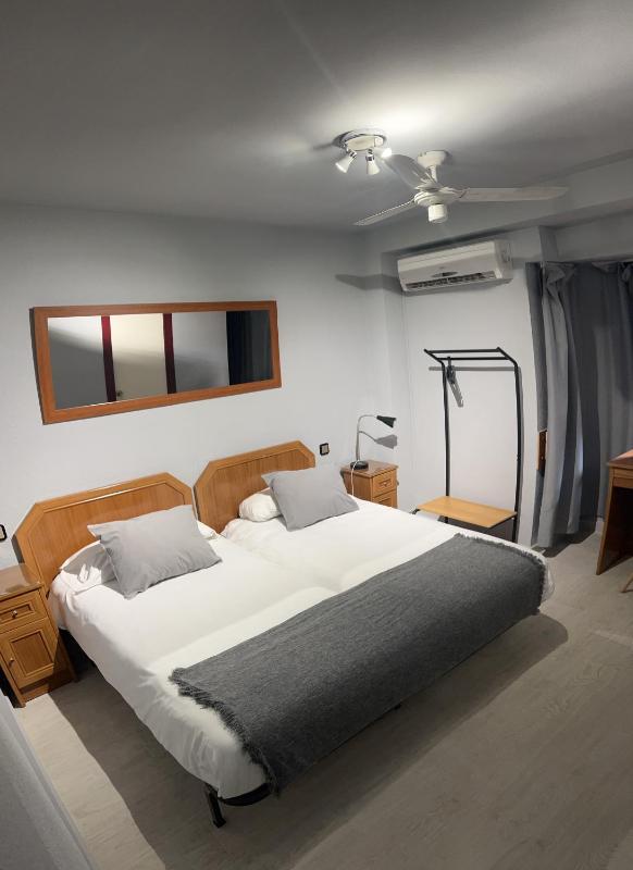 Twin Room image 1