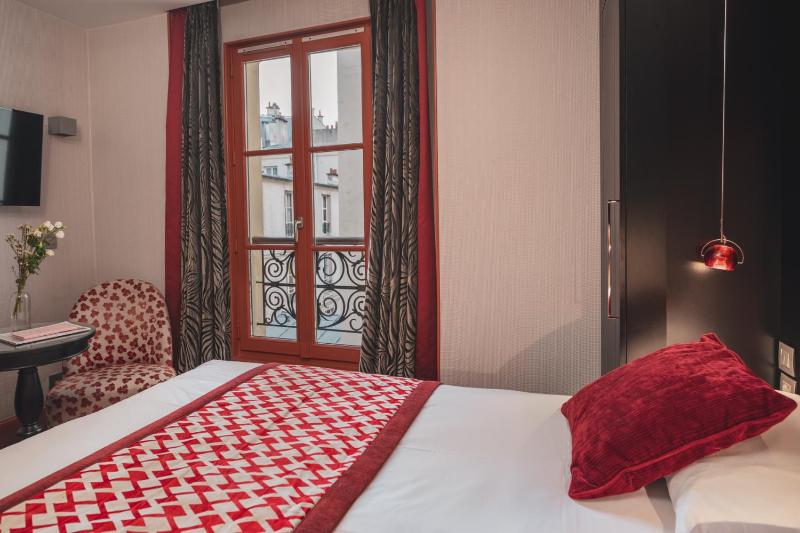 Classic Double Room image 3