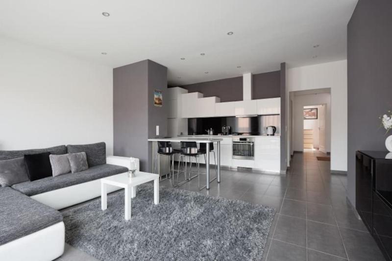 Sunny&Bright Premium Apartment near New York Café Images