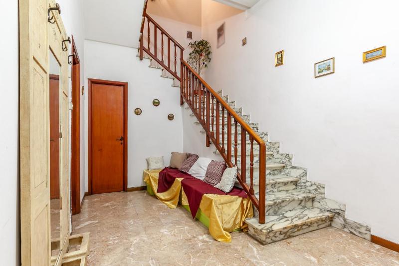 GuestHost - Viareggio Roomy House with Private Courtyard! - image 7