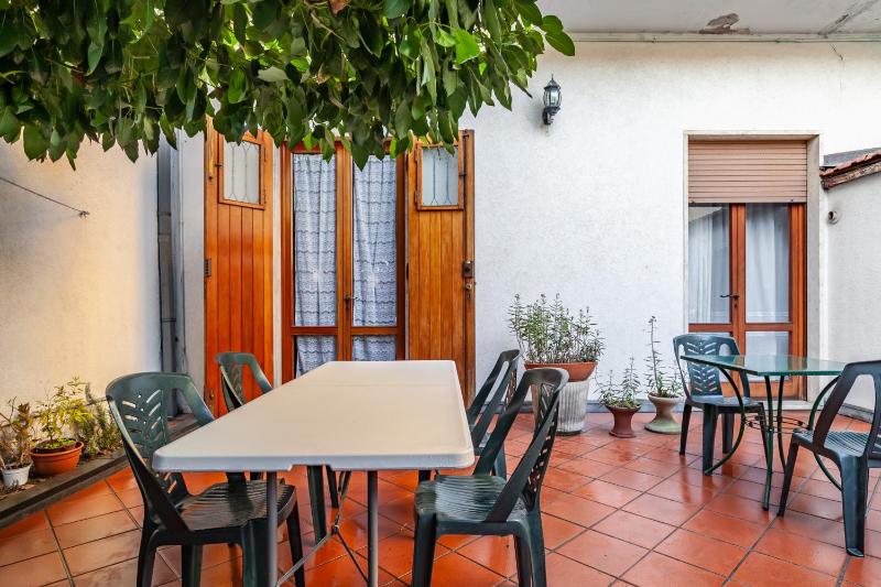 GuestHost - Viareggio Roomy House with Private Courtyard! - image 18