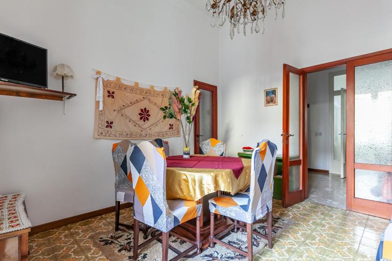 GuestHost - Viareggio Roomy House with Private Courtyard! - image 5
