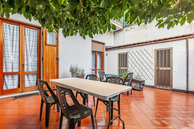 GuestHost - Viareggio Roomy House with Private Courtyard! - image 17