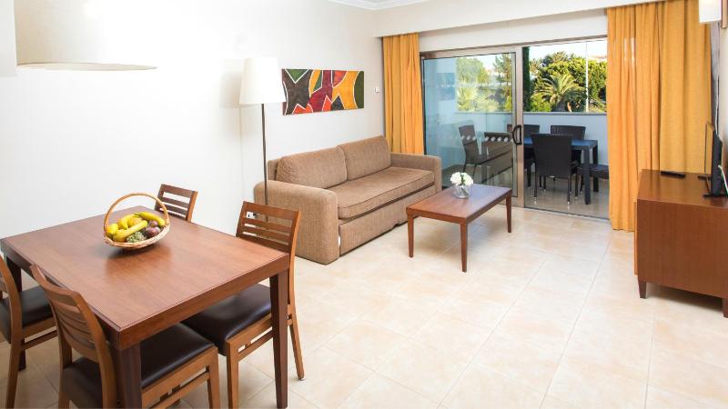 Standard One-Bedroom Apartment with Garden View image 4