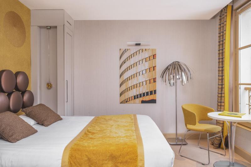 Deluxe Double Room image 3