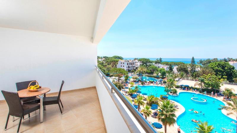 One-Bedroom Apartment with Sea View image 3