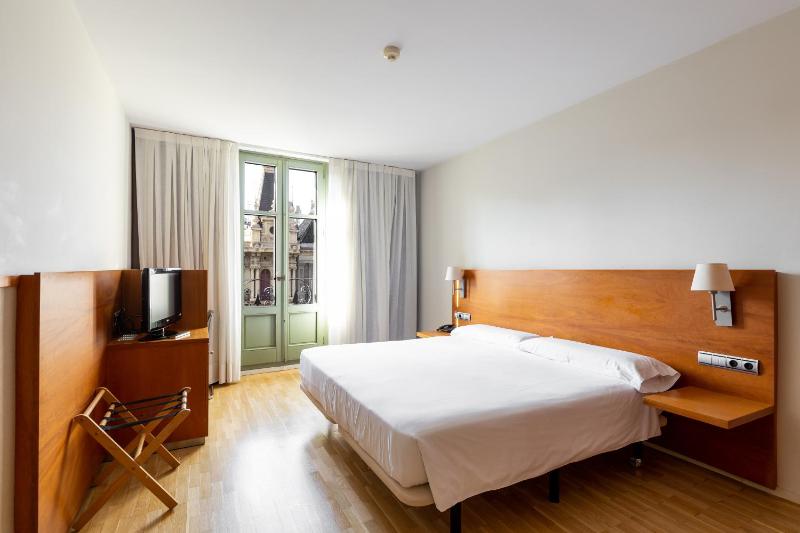 Twin Room with Rambla view image 4