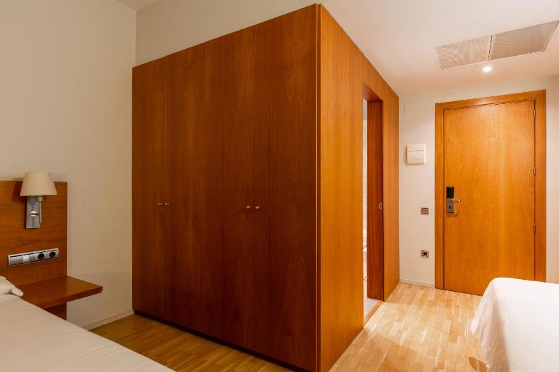 Double Room with Extra Bed image 4