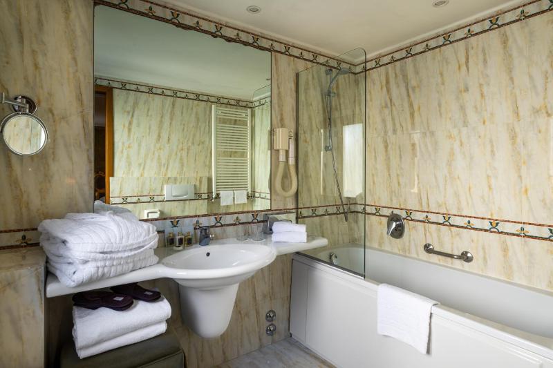 Superior Double Room image 4