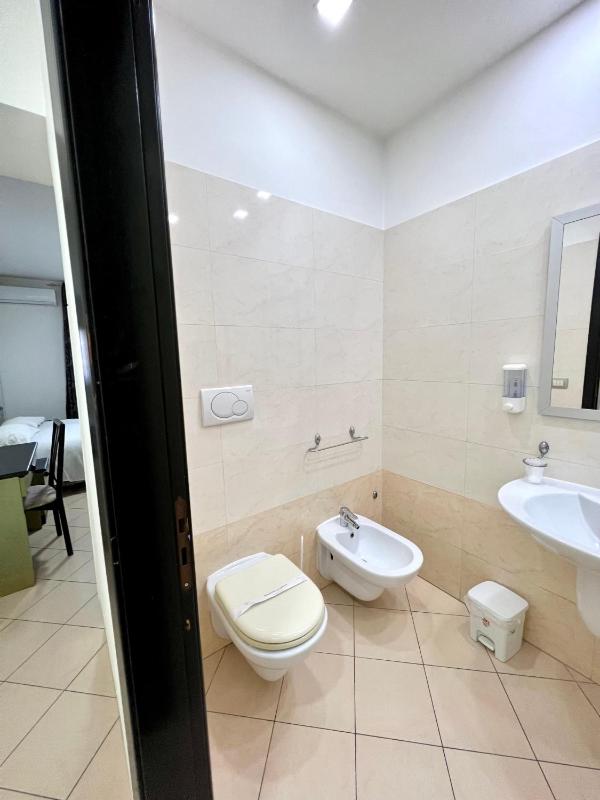 Standard Double Room image 2