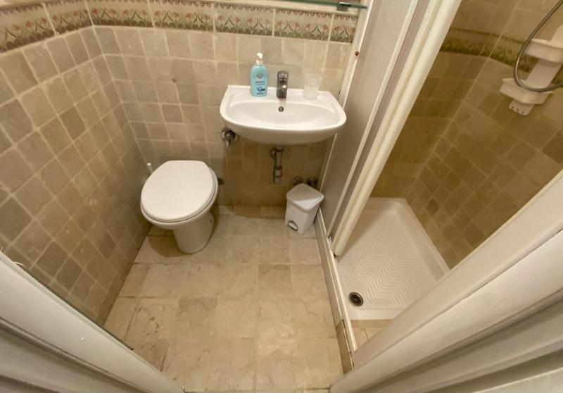 Economy Double Room image 2