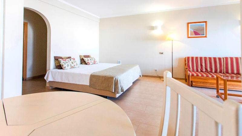 Studio Apartment image 3