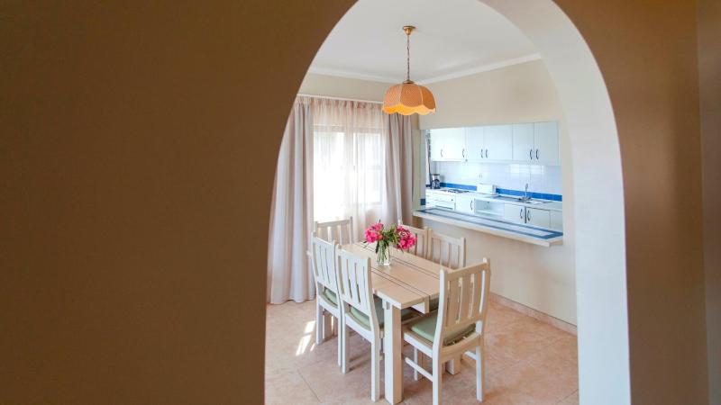 One-Bedroom Apartment image 4