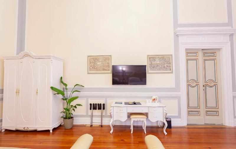 Junior Suite with Garden View image 3