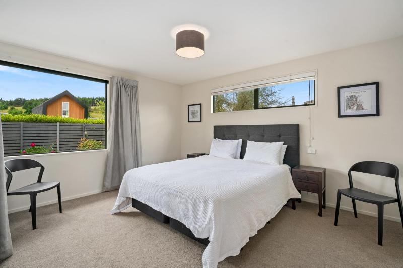Urban Oasis - Wanaka Holiday Home - image 9