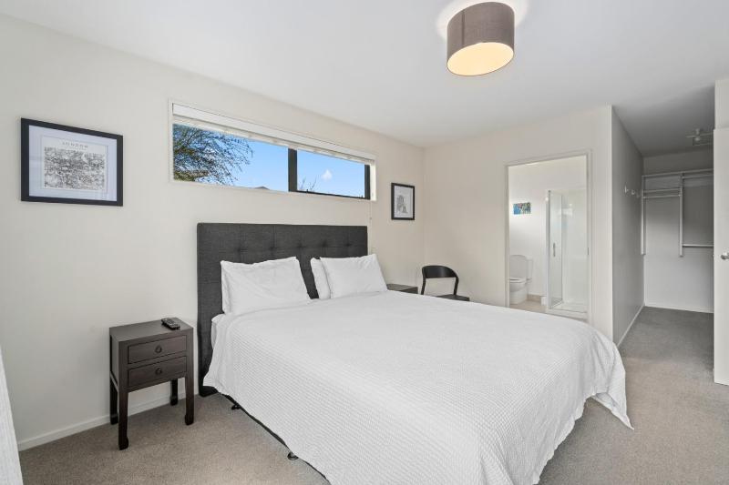 Urban Oasis - Wanaka Holiday Home - image 16