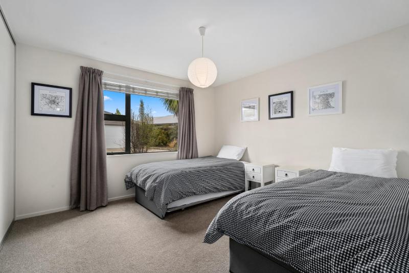 Urban Oasis - Wanaka Holiday Home - image 8