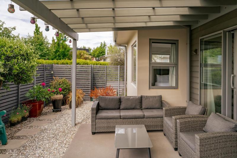 Urban Oasis - Wanaka Holiday Home - image 11