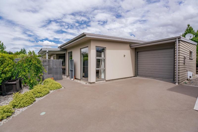 Urban Oasis - Wanaka Holiday Home - image 7