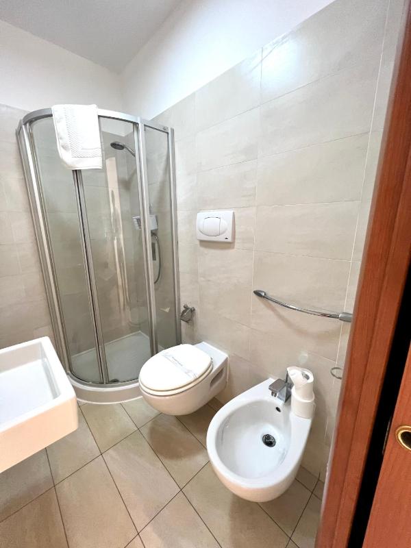 Economy Double Room image 4