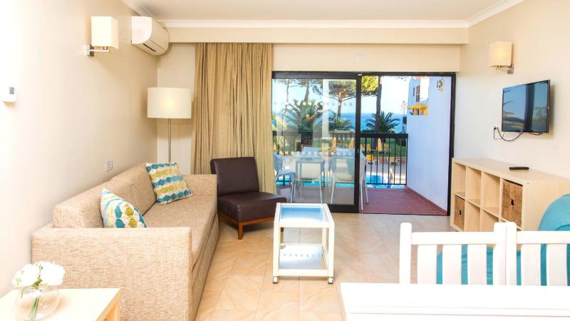One-Bedroom Apartment with Sea View image 4