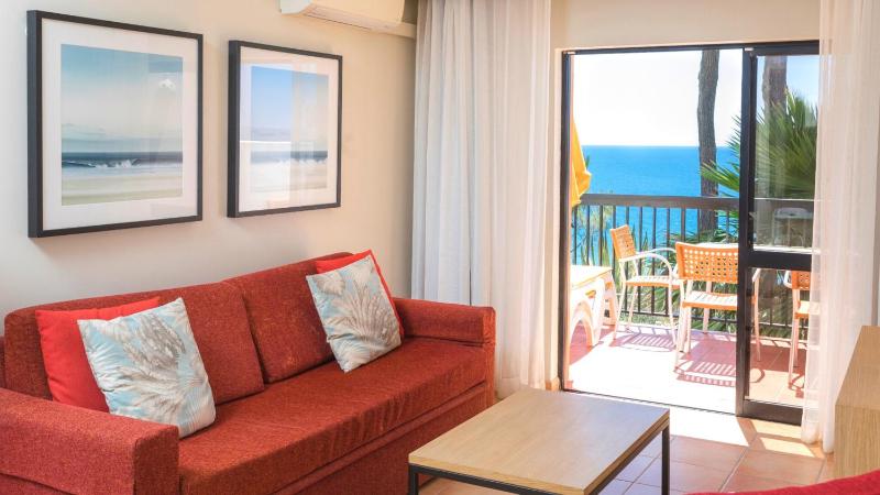 Three-Bedroom Apartment with Sea View image 4