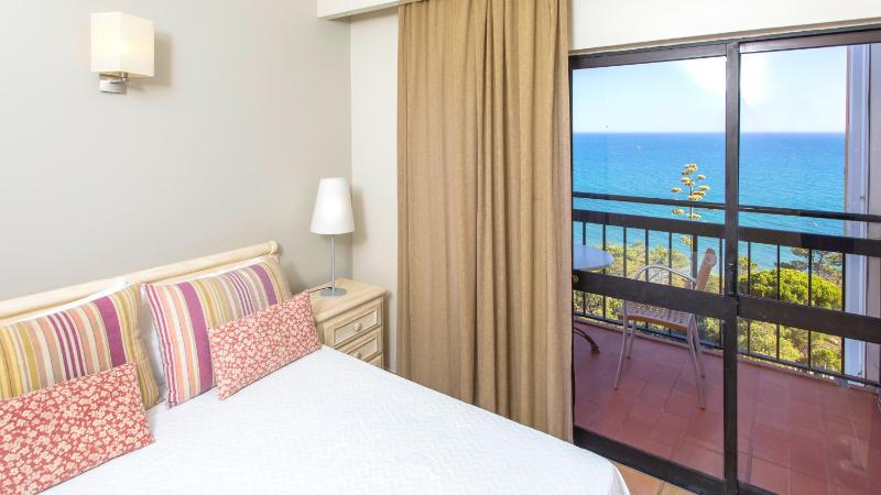 Three-Bedroom Apartment with Sea View image 3