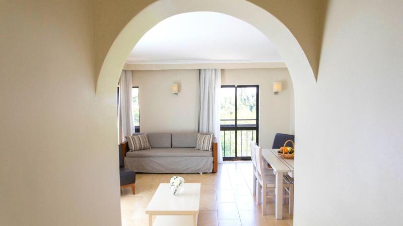 One-Bedroom Apartment with Garden View image 4