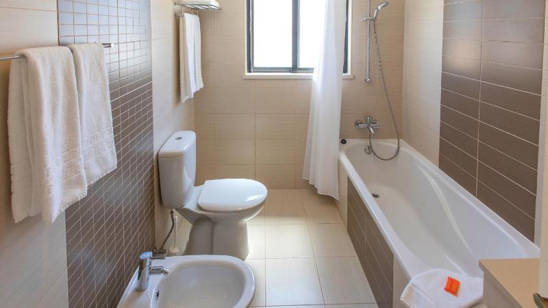 One-Bedroom Apartment with Garden View image 2