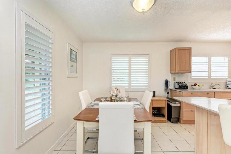Dreamscape: North End Pool Home 2 Blocks to Beach by Anna Maria Life Vacation Rentals - image 8