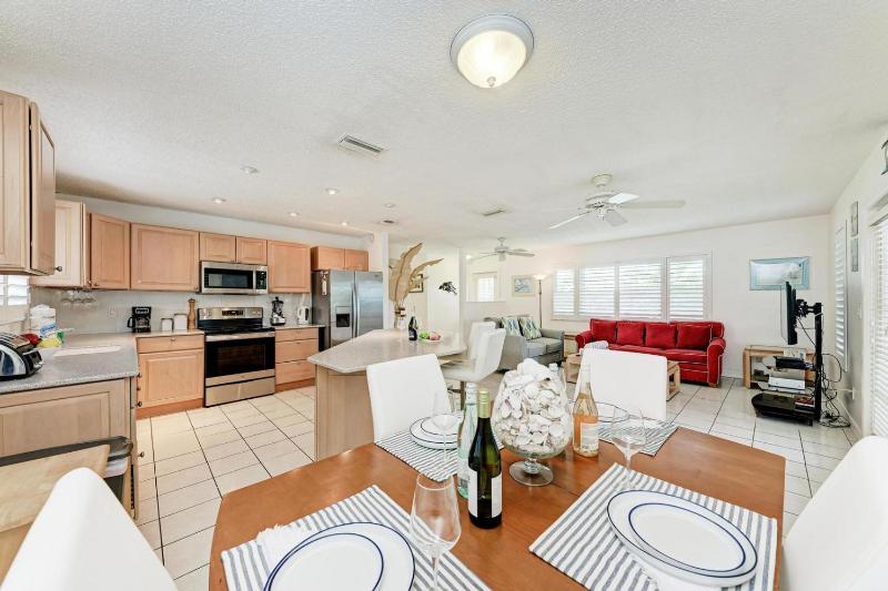 Dreamscape: North End Pool Home 2 Blocks to Beach by Anna Maria Life Vacation Rentals - image 26