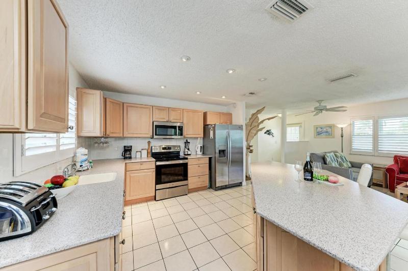 Dreamscape: North End Pool Home 2 Blocks to Beach by Anna Maria Life Vacation Rentals - image 11