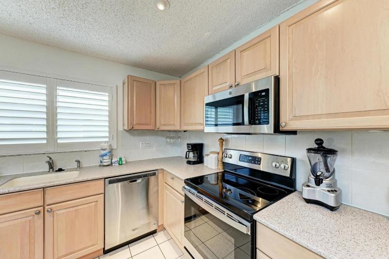 Dreamscape: North End Pool Home 2 Blocks to Beach by Anna Maria Life Vacation Rentals - image 33
