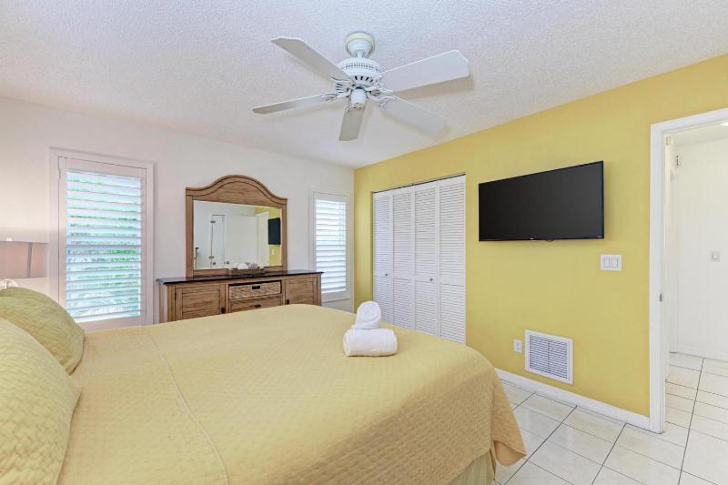 Dreamscape: North End Pool Home 2 Blocks to Beach by Anna Maria Life Vacation Rentals - image 34