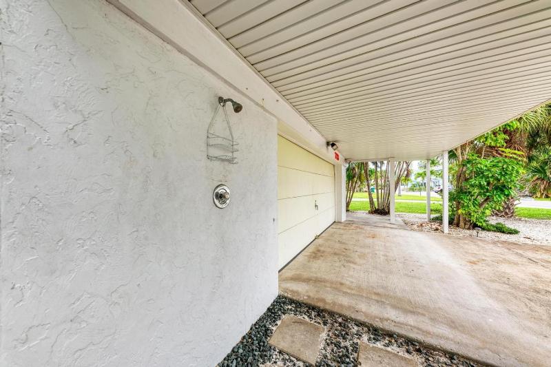 Dreamscape: North End Pool Home 2 Blocks to Beach by Anna Maria Life Vacation Rentals - image 6