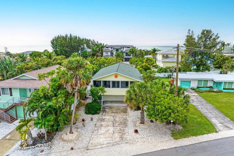 Dreamscape: North End Pool Home 2 Blocks to Beach by Anna Maria Life Vacation Rentals - image 16
