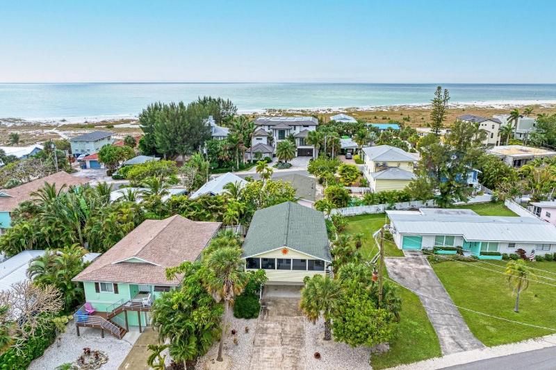 Dreamscape: North End Pool Home 2 Blocks to Beach by Anna Maria Life Vacation Rentals - image 18