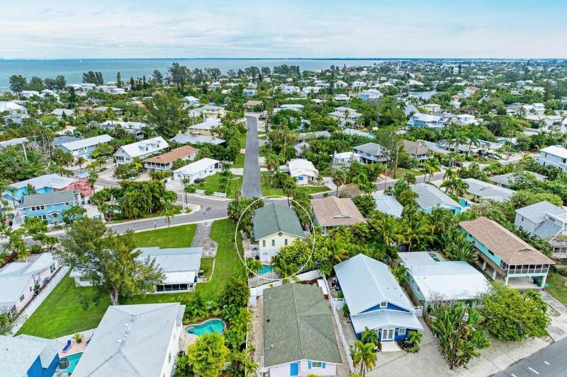 Dreamscape: North End Pool Home 2 Blocks to Beach by Anna Maria Life Vacation Rentals - image 29