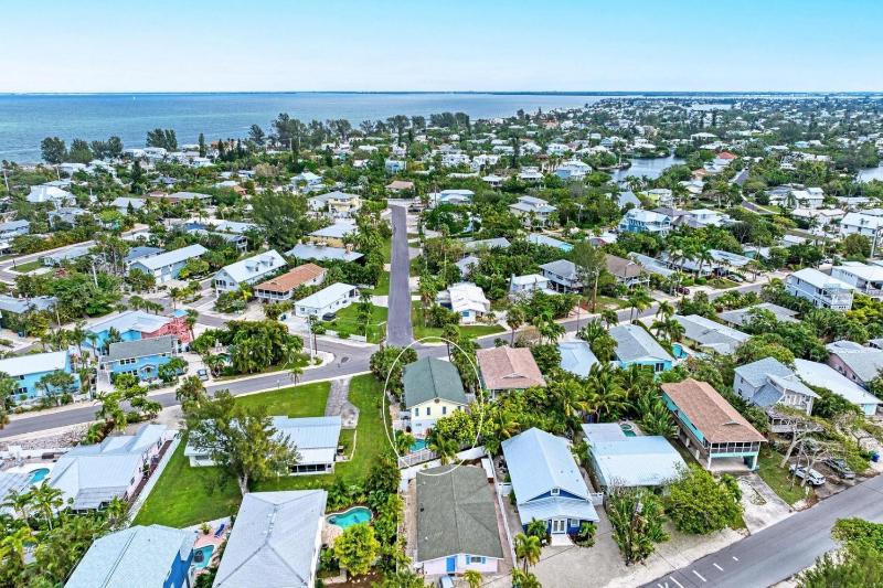 Dreamscape: North End Pool Home 2 Blocks to Beach by Anna Maria Life Vacation Rentals - image 36
