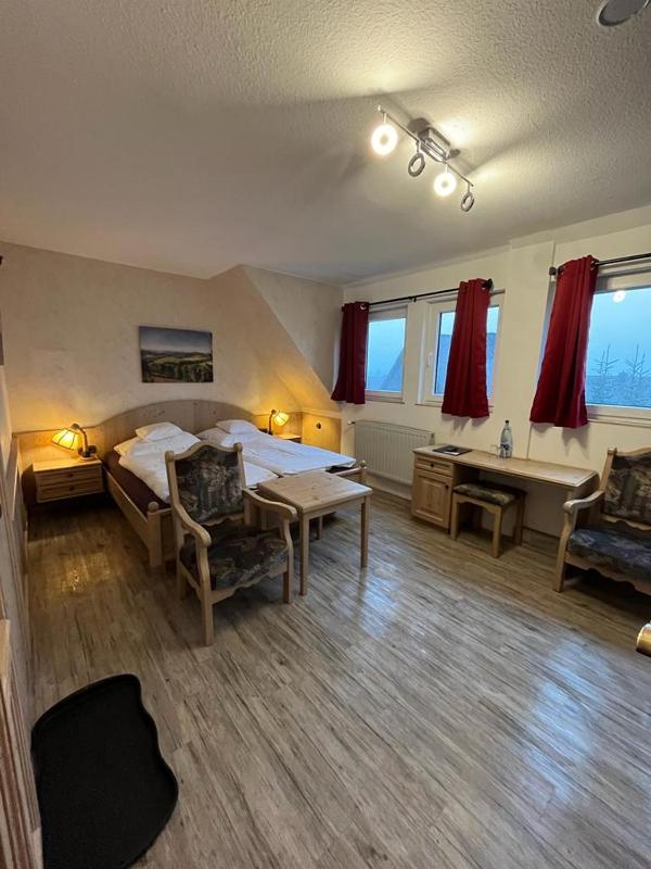 Large Double Room image 3