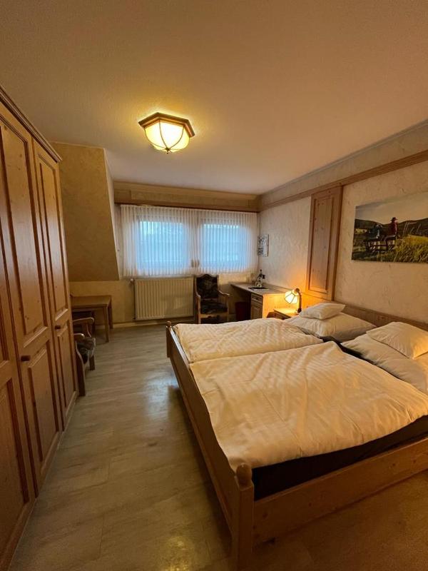 Large Double Room image 4