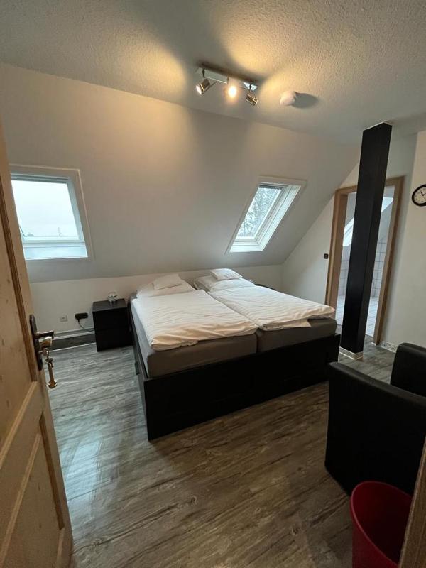 Double Room image 1