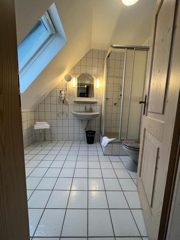 Double Room image 4