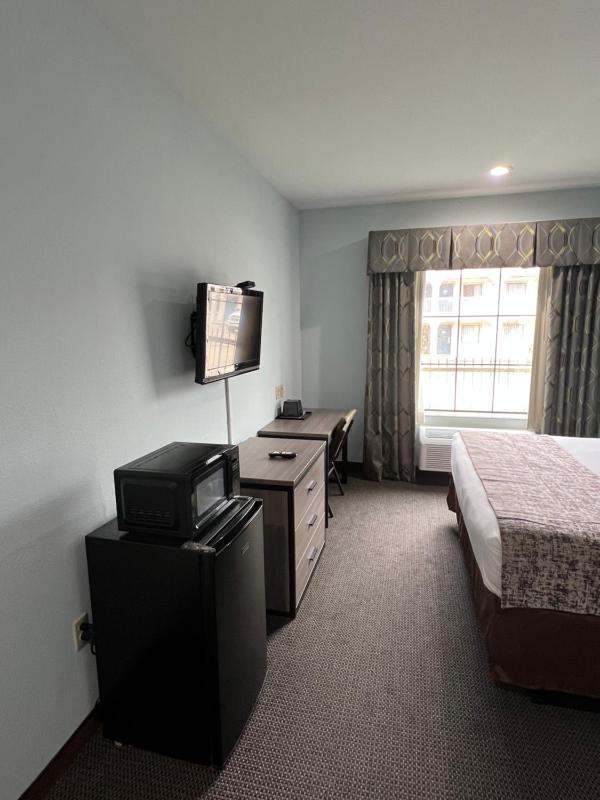 King Room - Non-Smoking image 4