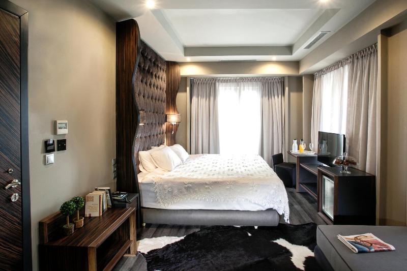 Superior Suite with Hot Tub image 4