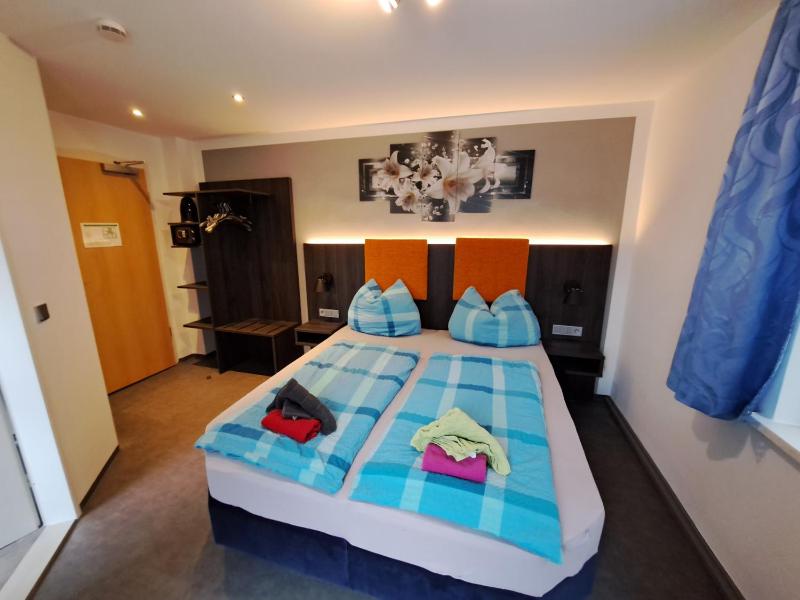 Deluxe Double Room with Balcony image 2