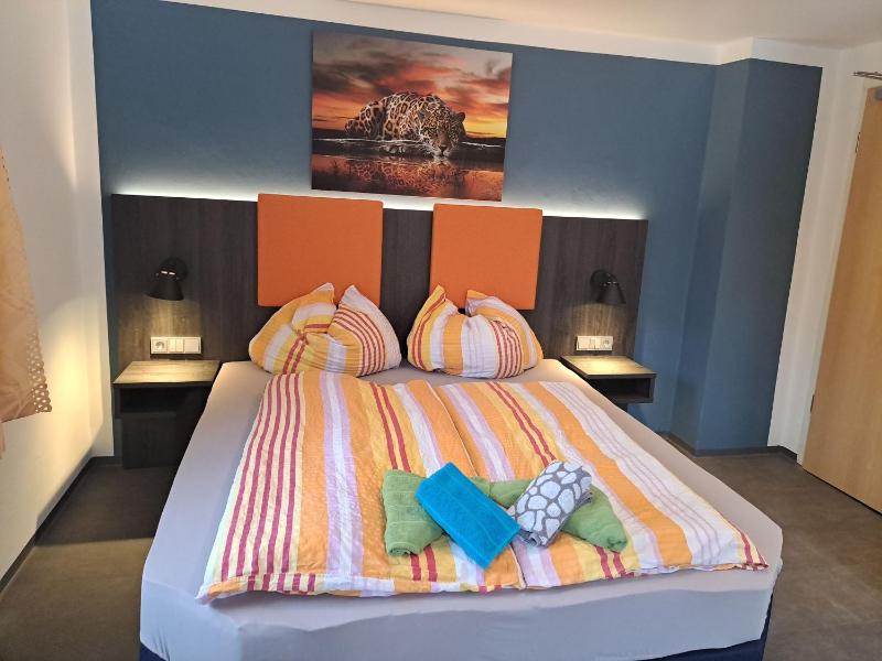 Deluxe Double Room with Balcony image 4